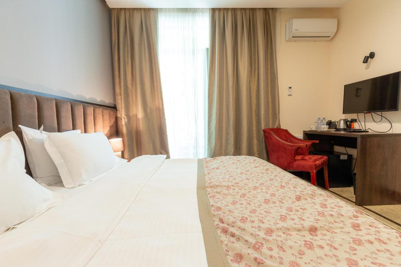 Elea Old 4*