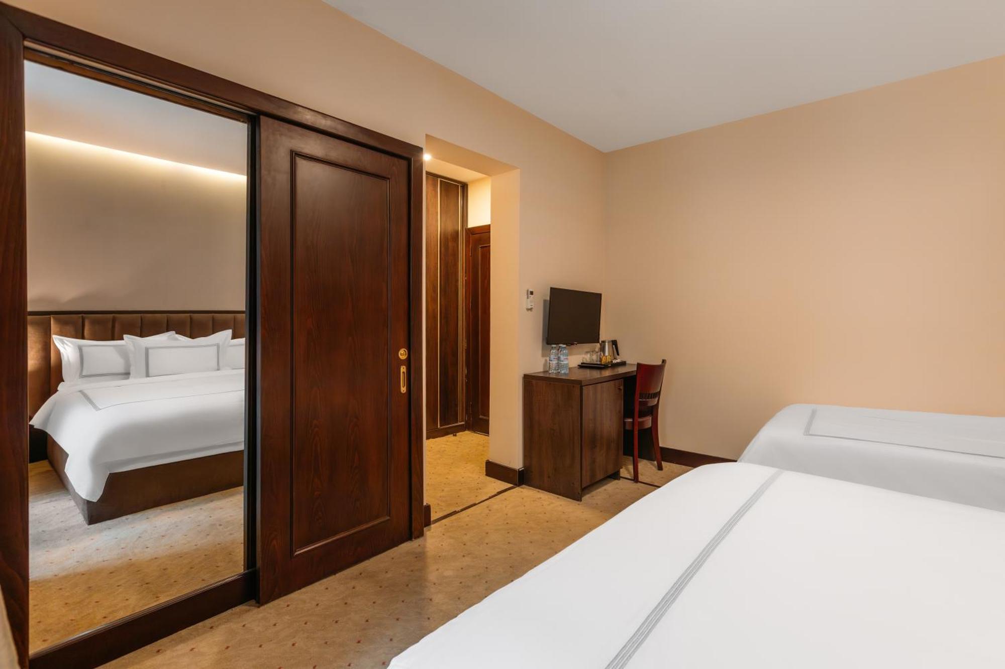 Elea Old Hotel